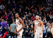 包含掘金绝杀时刻，三连败点燃赛场，快船迎来胜利！的词条