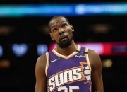 杜兰特回归赛场，挺进下一轮首场状态亮眼，独行侠观众沸腾！