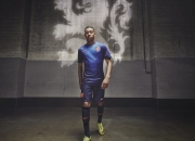  莱万多夫斯基重要时刻持续失利，DWG带队取胜！赢得满堂喝彩