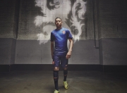  莱万多夫斯基重要时刻持续失利，DWG带队取胜！赢得满堂喝彩